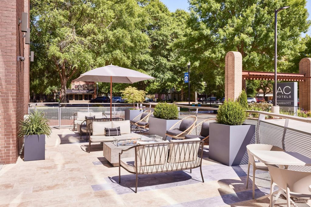 AC Hotel by Marriott Columbus Downtown