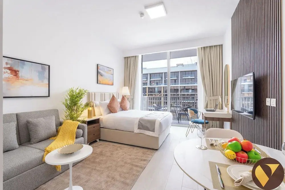 Vogue Vacation Homes, JVC Luma22 near Circle Mall, Studio Apartment with Balcony and Vibrant Community View, Access to all amenities