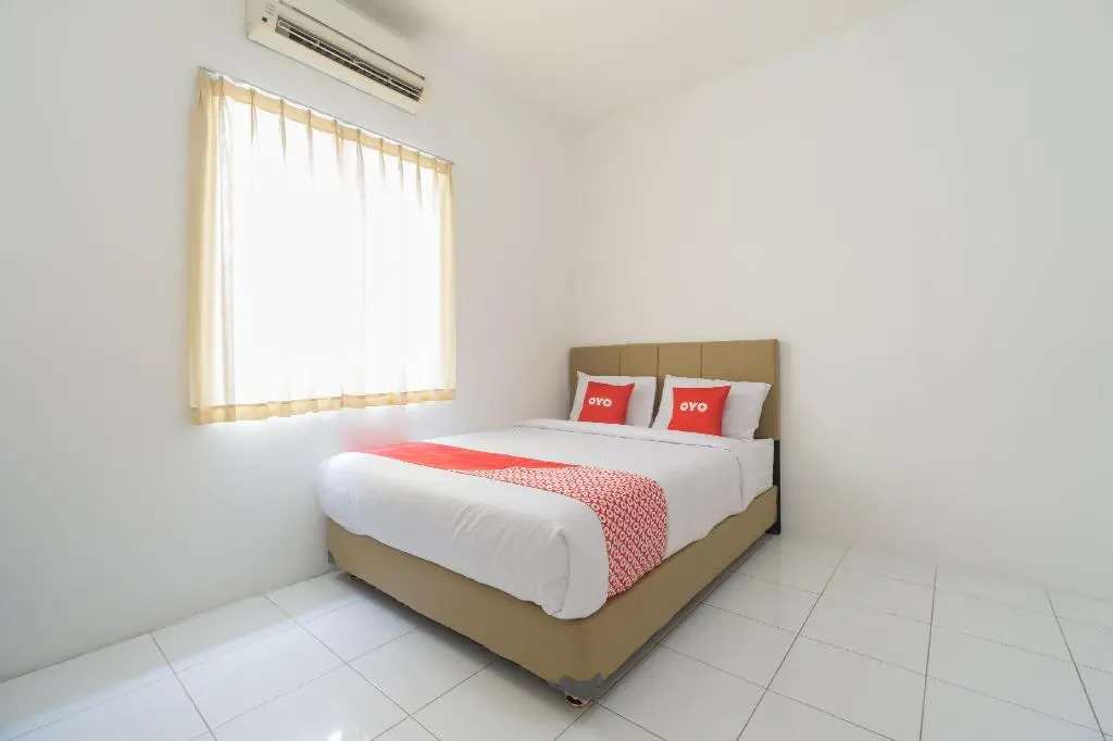 OYO 2110 Rotterdam Guest House Syariah
