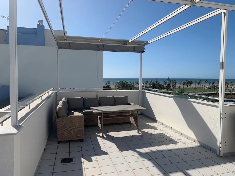 Beautiful 2 Bedroom Penthouse