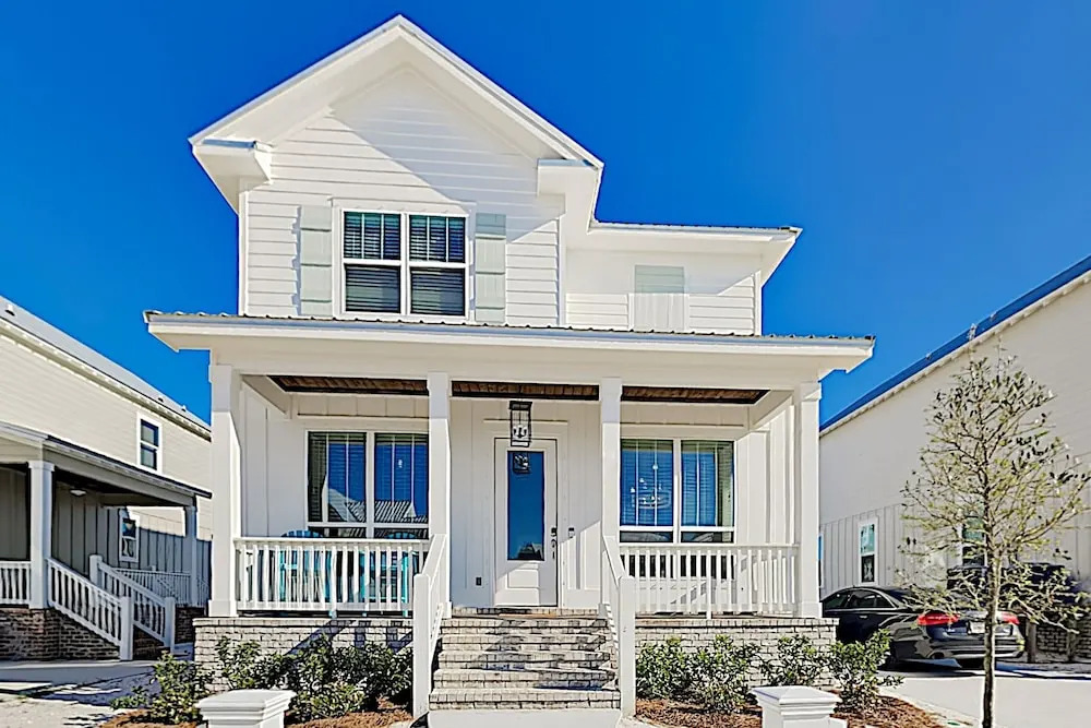 New Listing! Parks Edge New-build W/ Pool 5 Bedroom Home