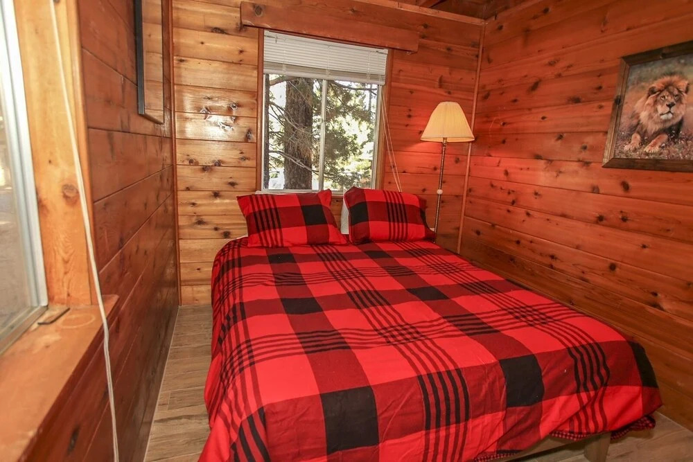 Ohana Lodge - Cozy Newly Remodeled one Bedroom Plus Loft, Cozy Fireplace. Walk to Shuttle! 1 Home