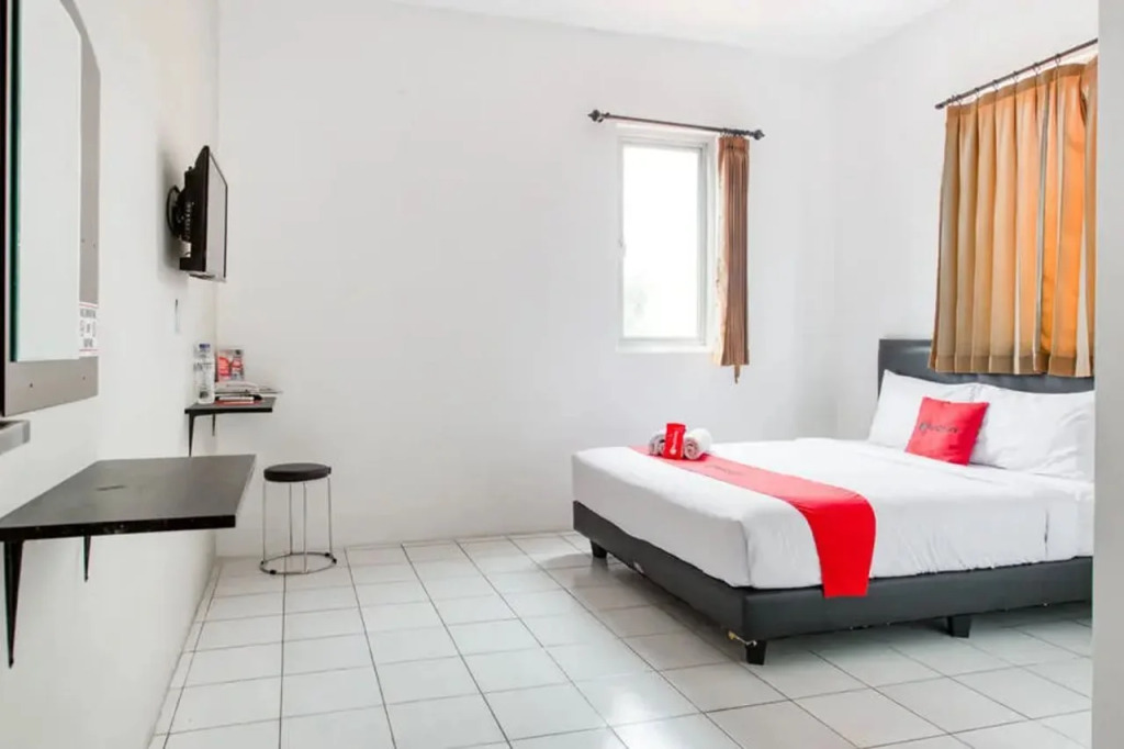 RedDoorz near Pantai Ria Kenjeran