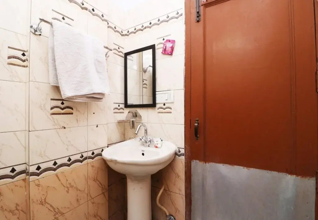 Pooja Hotel By OYO Rooms