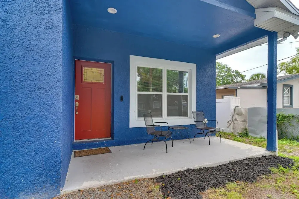 Close to Attractions: Tampa Retreat w/ Yard!