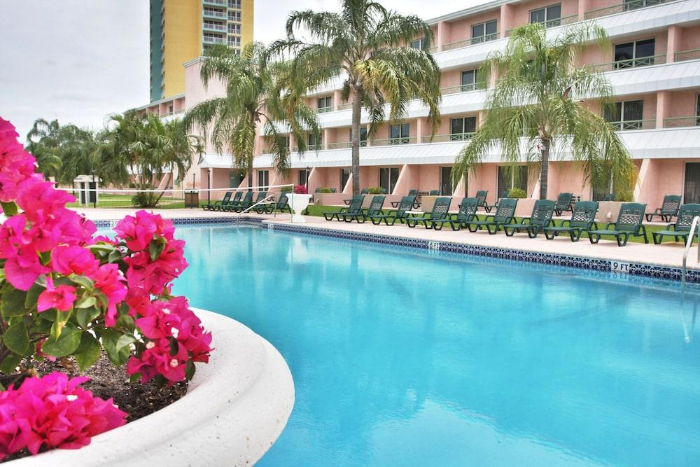 Castaways Resort and Suites