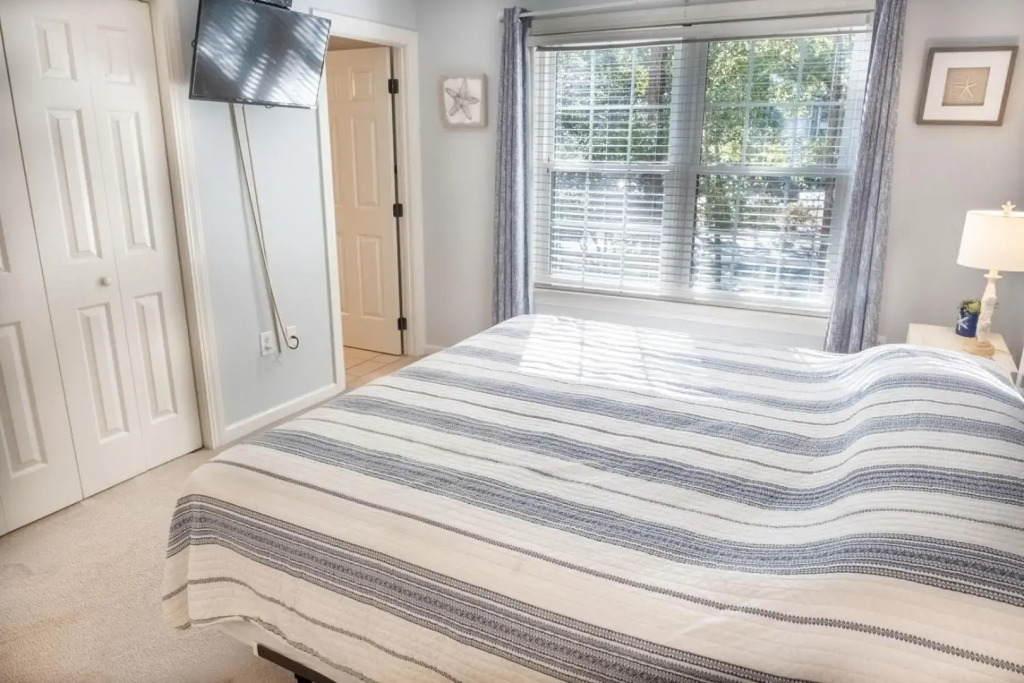 Shore Club Cottage 9684