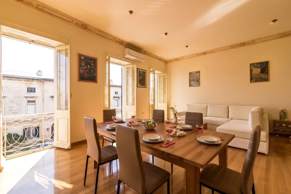 Luxury Seaview Apartment in the Heart of Old Town