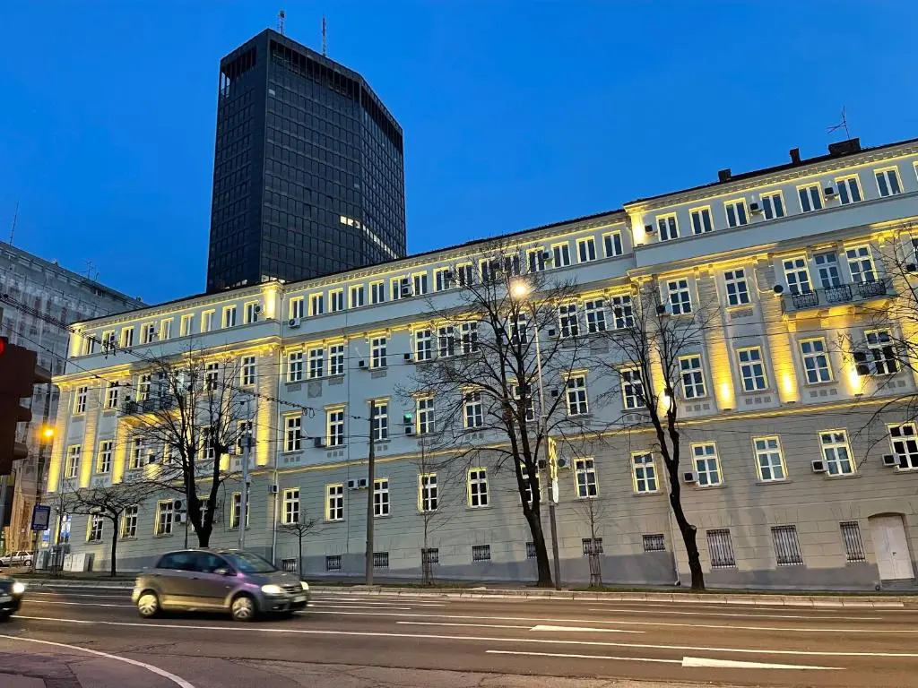 East & West Apartments