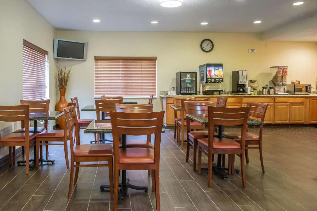 Quality Inn & Suites Bloomington I-55 and I-74