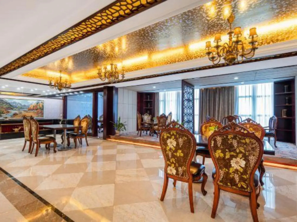 Riverside Hotel