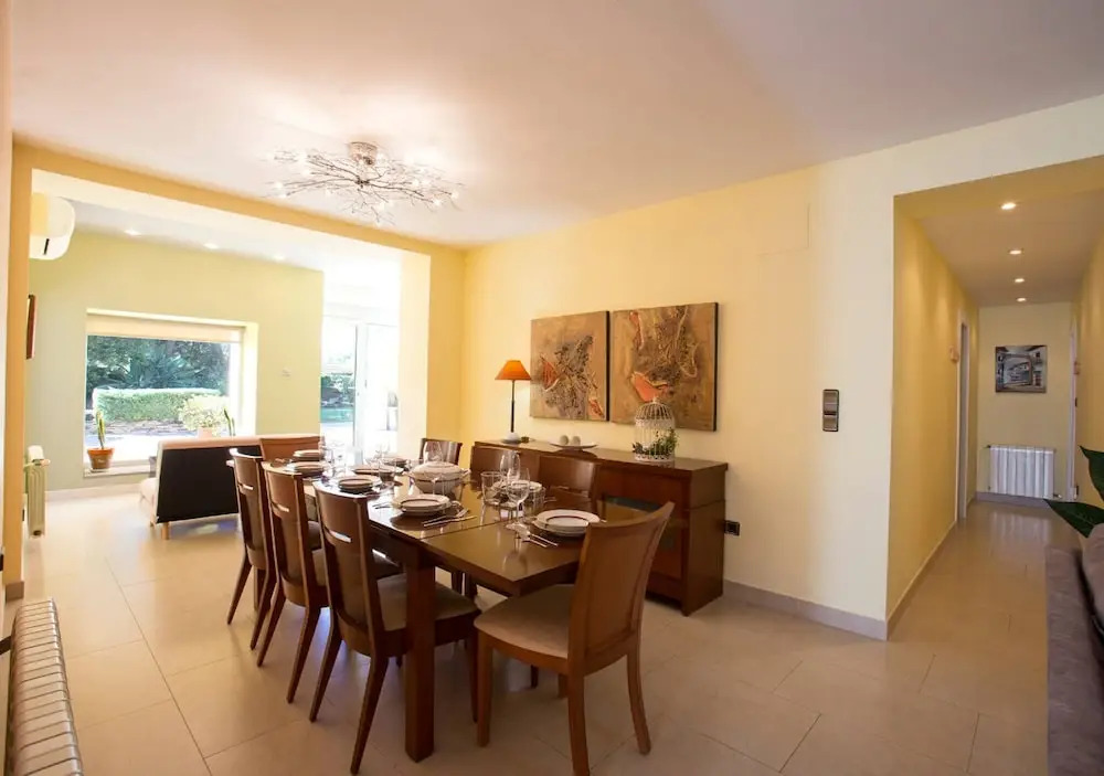 Private Pool, Garden, Barbecue and Beach Nearby