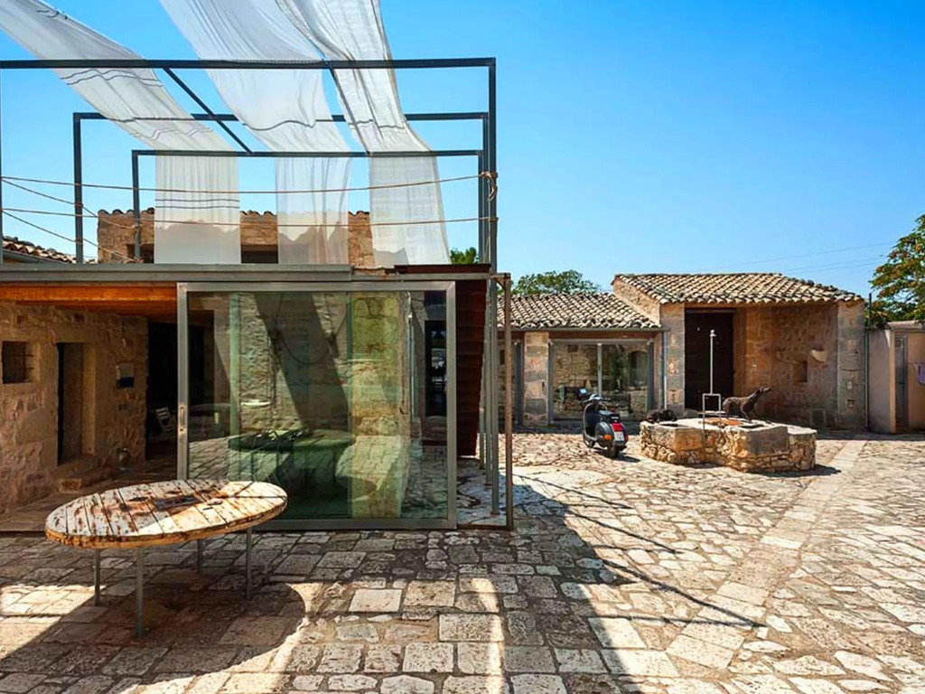 Lush Holiday Home in Ragusa with Pool & Antique Interiors