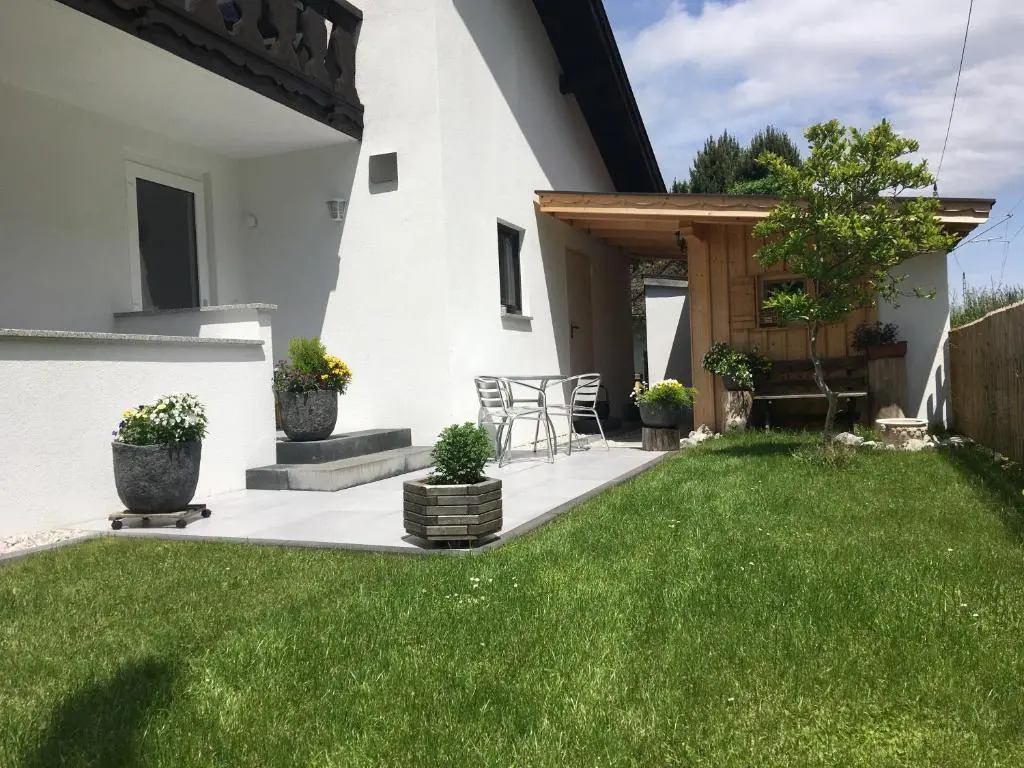 Exklusiv - neu renoviertes Apartment mit Terrasse