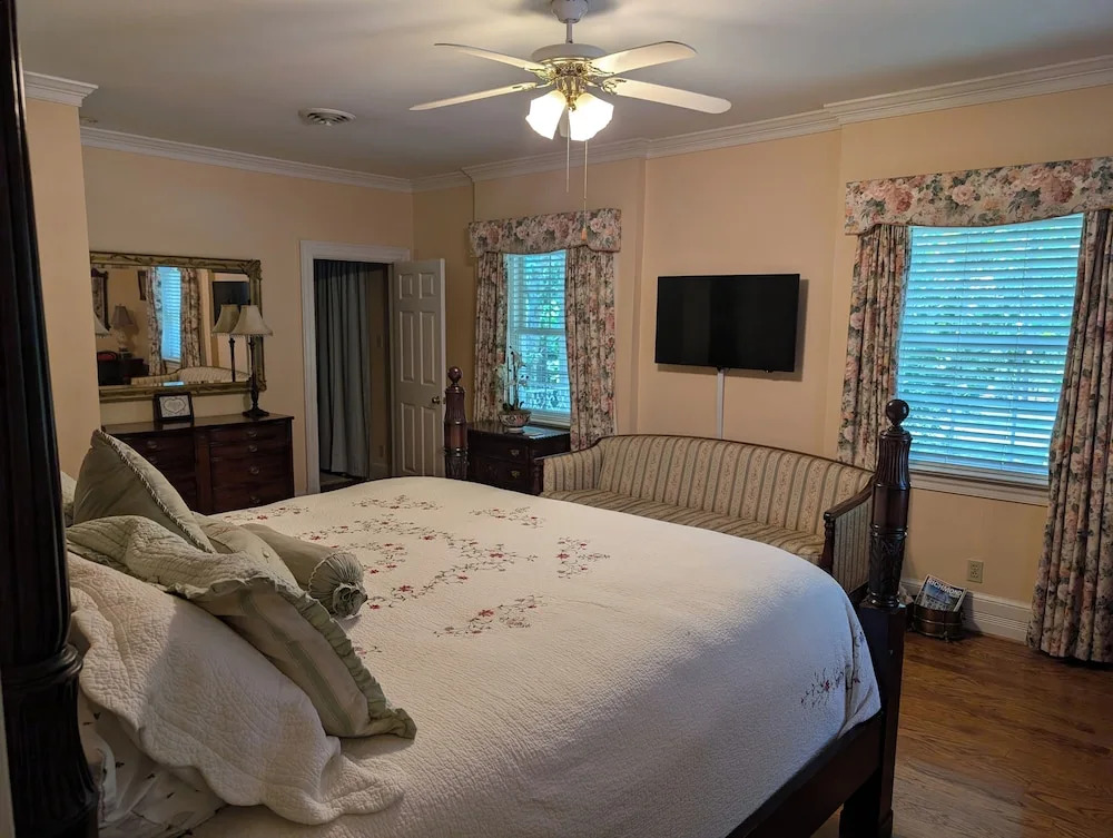 The Virginia Cliffe Inn