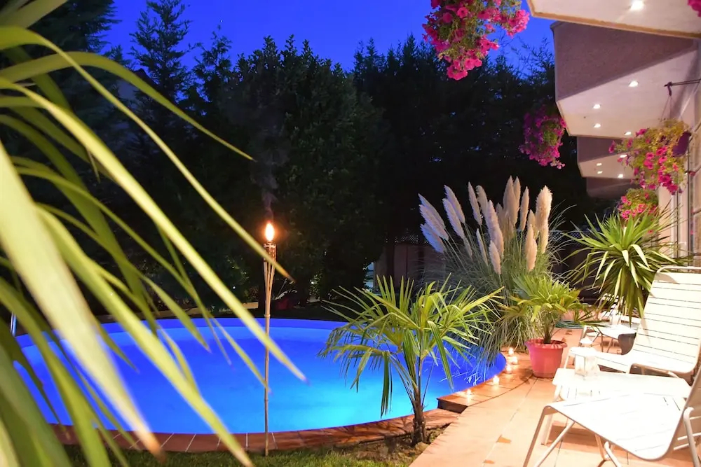 Aloha Apartments with pool