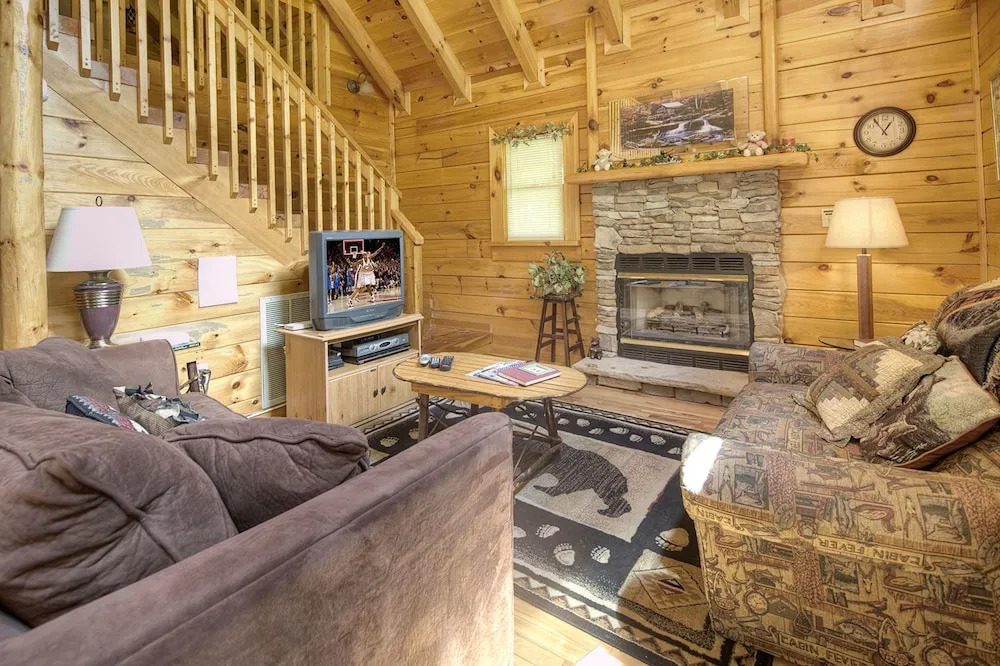 Cupids Hideaway by Heritage Cabin Rentals
