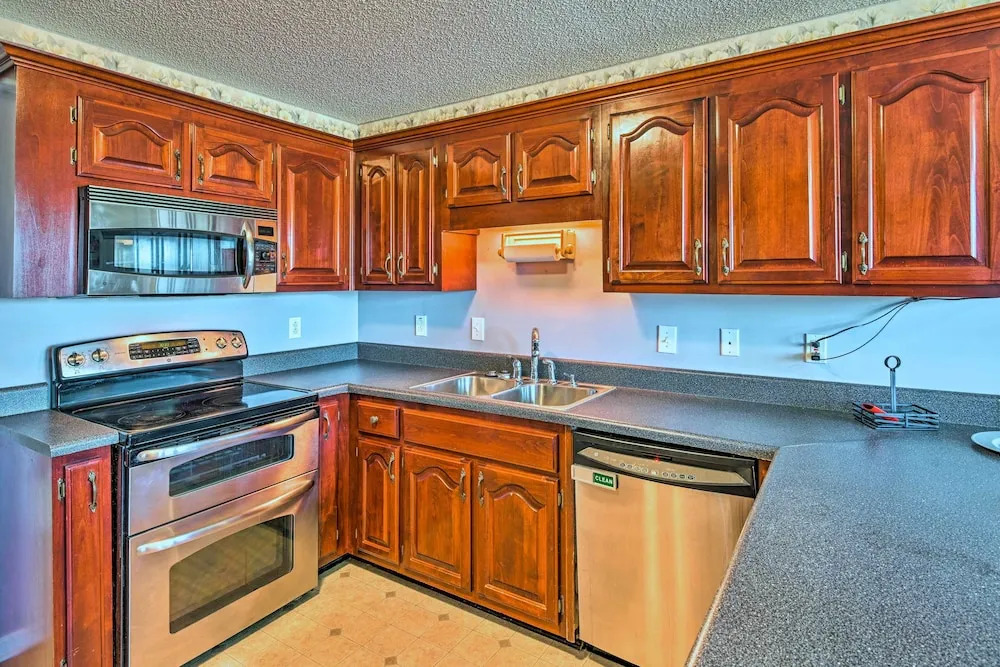 Pet-friendly Clarksville Home w/ Backyard!