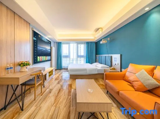 Yashe Light Residence Cinema Hotel (Zhengzhou 27 Wanda Chuangfu Xincheng Branch)