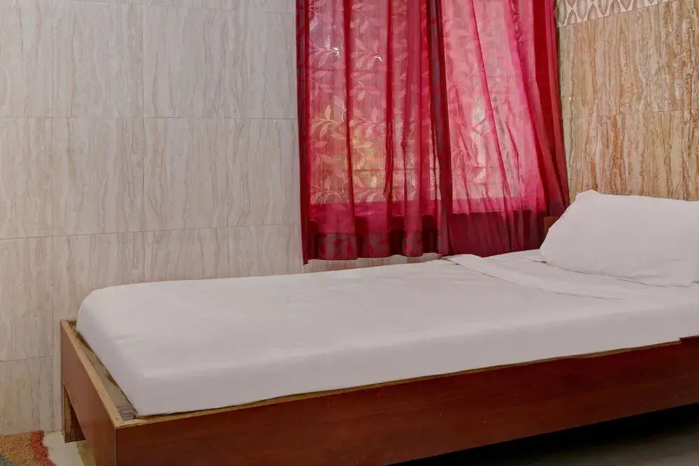 SPOT ON 38681 Sai Palace Lodging & Boarding