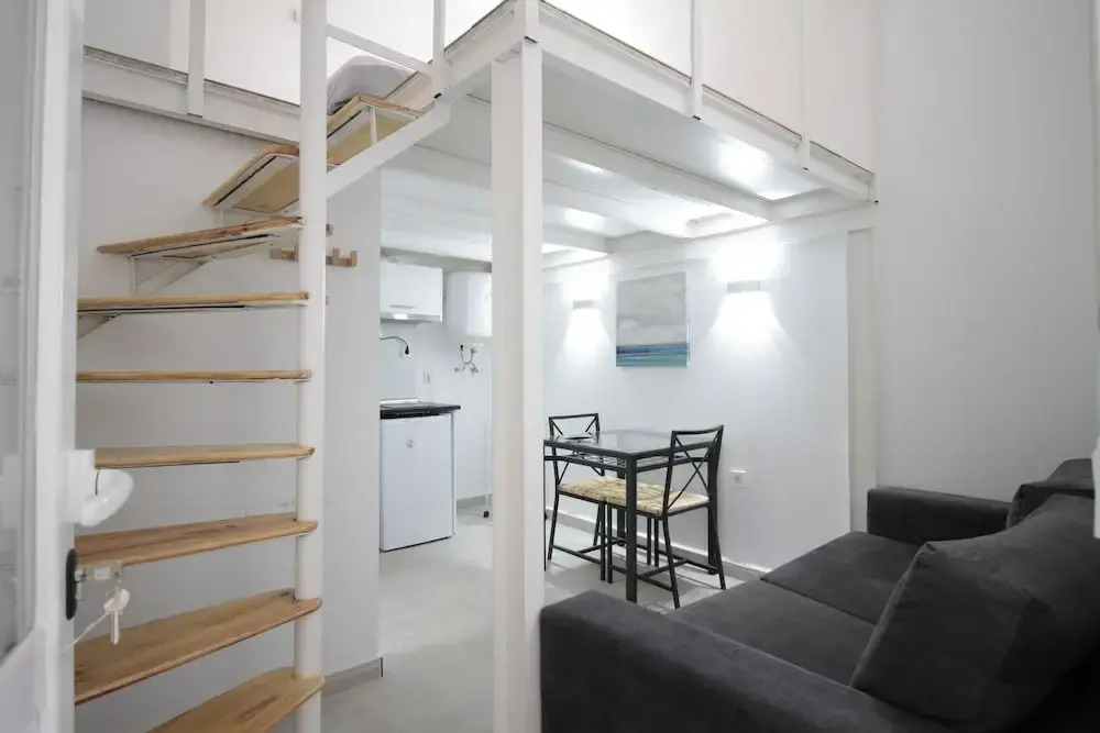 Duplex con cama de 135cm, A/C. WiFi metro Plaza Eiptica