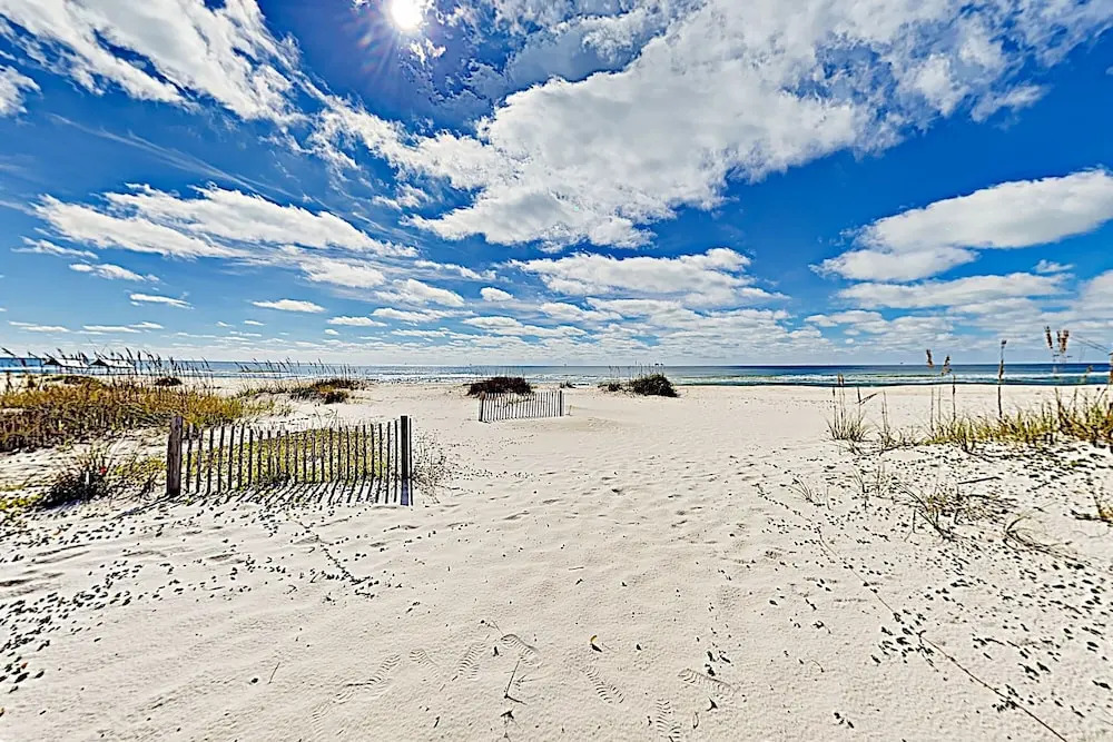 New Listing! Updated Coastal - Walk To Beach 4 Bedroom Home