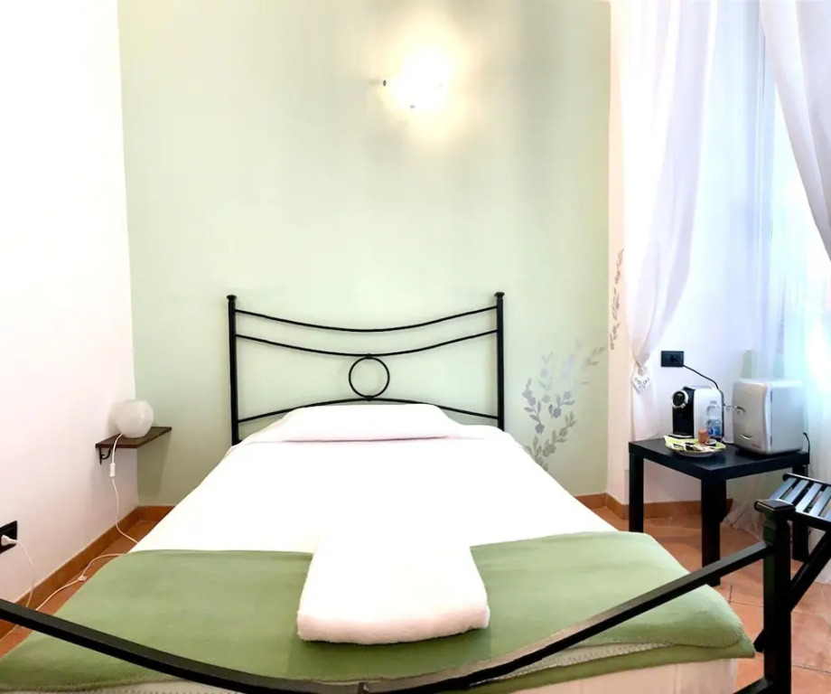 Guest House Virginias Rooms-Private free Parking and Top Carignano District