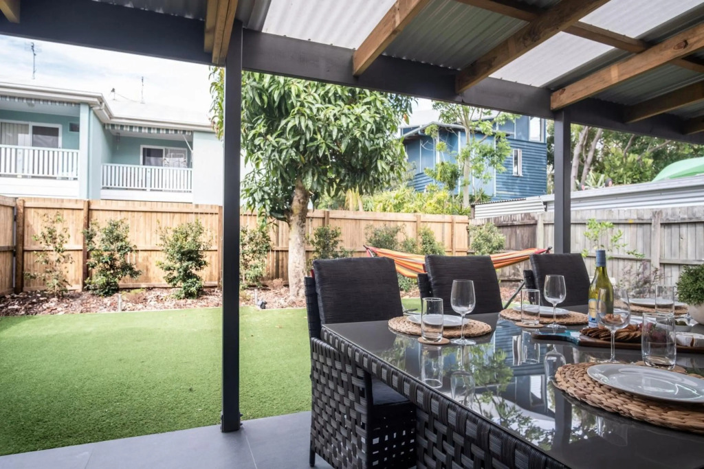 Modern Pet-friendly Mudjimba Townhouse