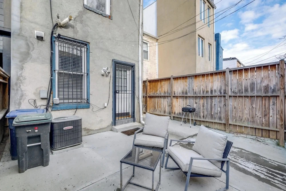 Centrally Located DC Row House Near Restaurants