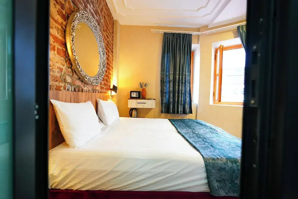 Squit Suits Hotel