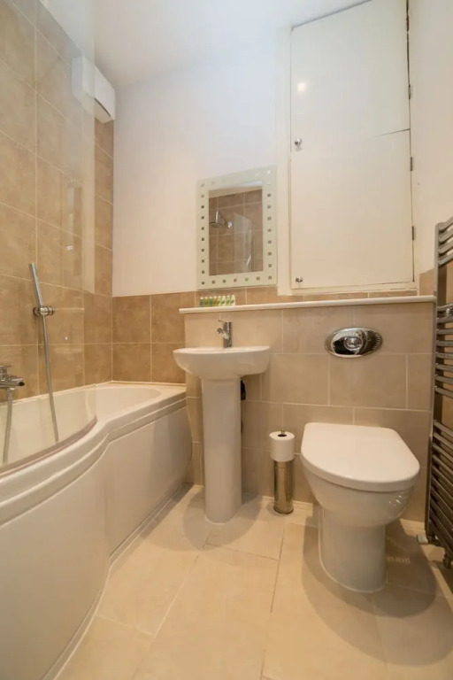 Excel Apartments Hyde Park