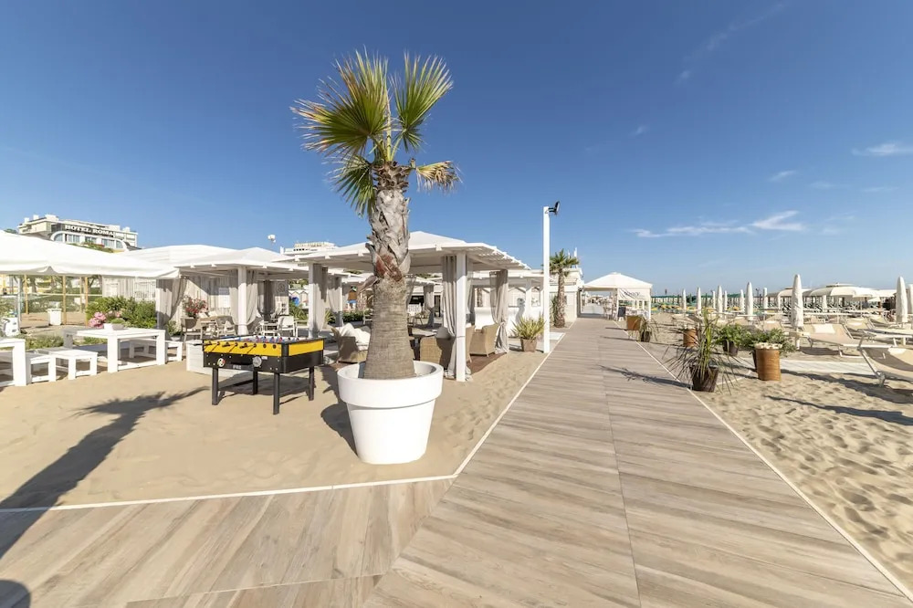 Hotel Mocambo Riccione CENTRALISSIMO AL MARE