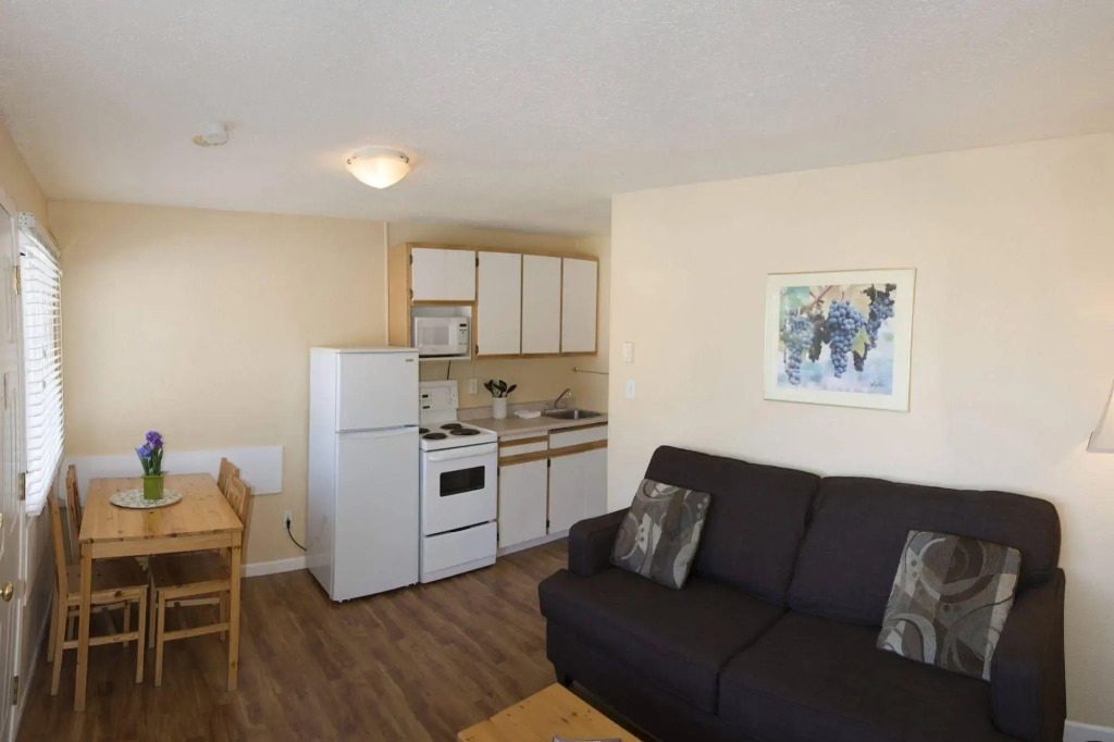 Crown Resort Motel