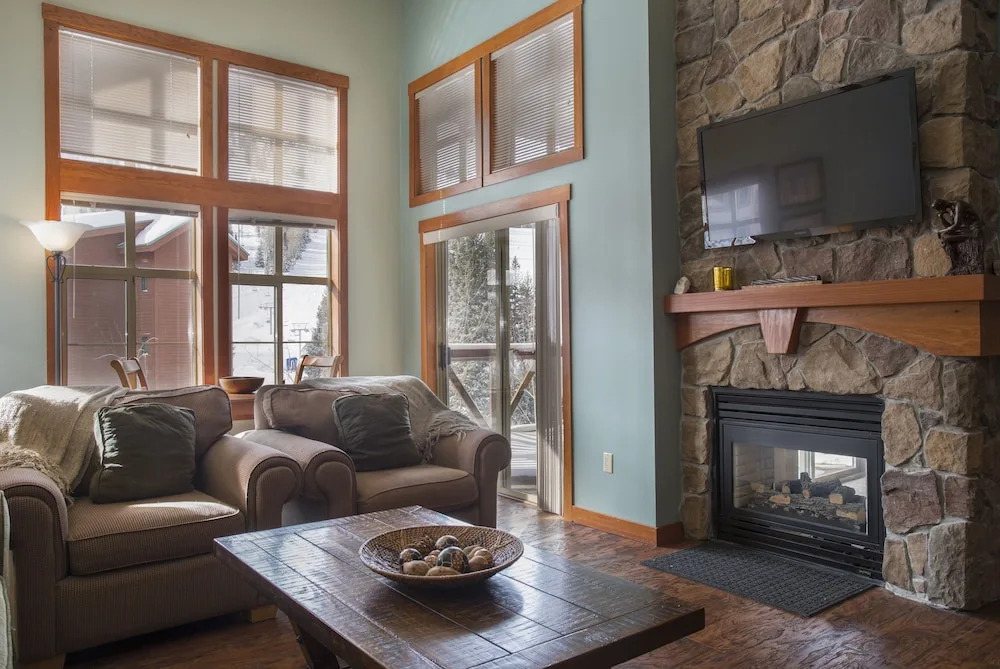 1408 - Three Bedroom Deluxe Eagle Springs West 3 Condo by RedAwning