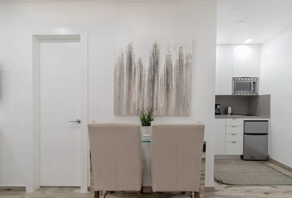 Cozy 1 BR W Parking Space, Near Beach - 5