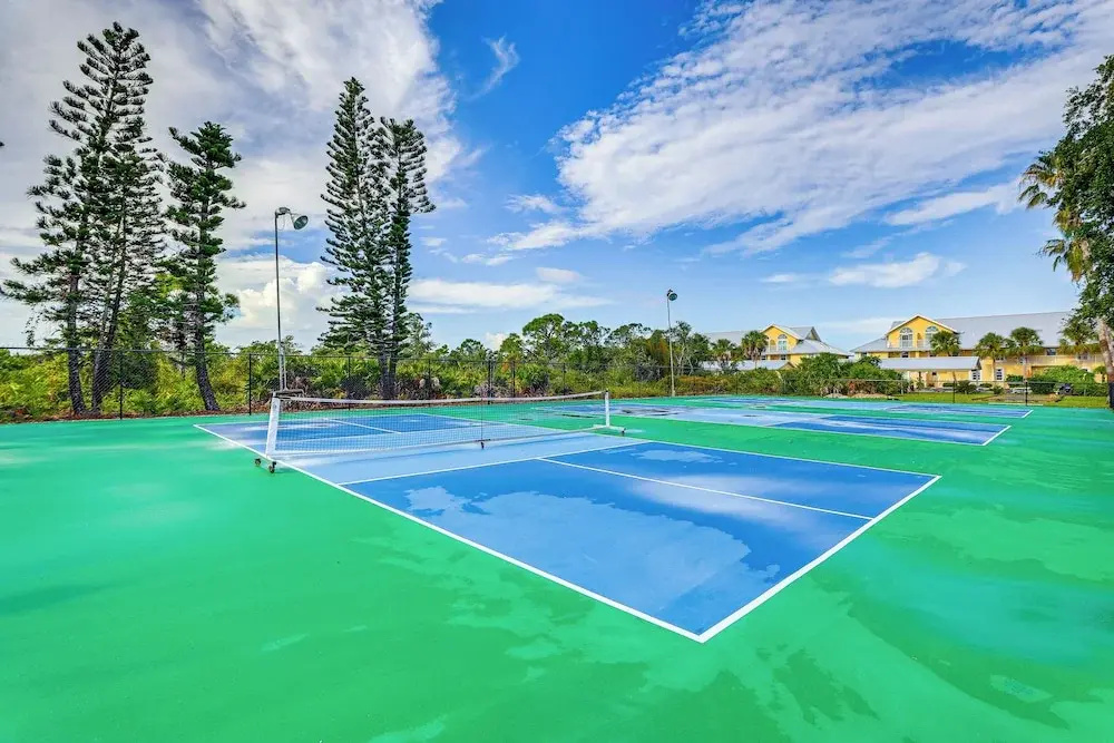 8 Mi to Beach w/ Pool Access: Englewood Condo!