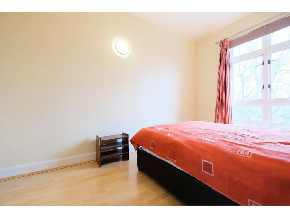 Clean, Secure 2BR Flat for 4 in East London