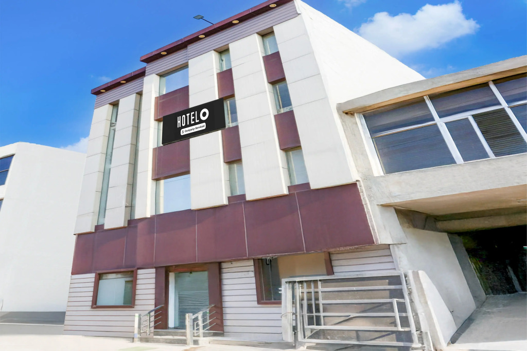 OYO 15947 Hotel Prabhat