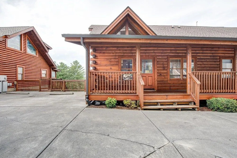 Smokey Bear Haven by Jackson Mountain Rentals