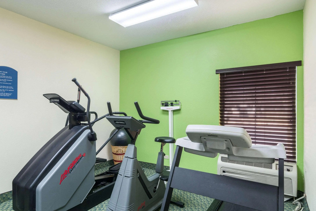 Quality Inn & Suites Harvey - Chicago Southland