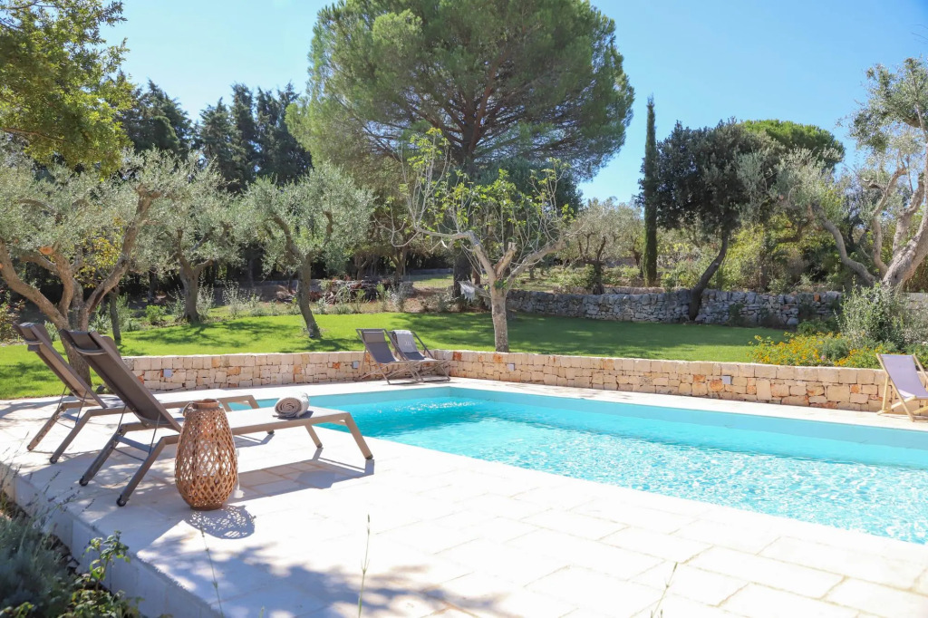 TD Trulli Tortorella with Nature Pool Sauna