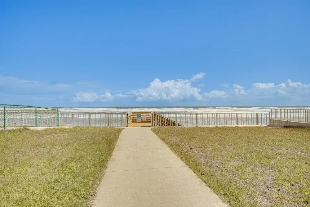 Walk to the Beach! New Smyrna Hideaway w/ Patio