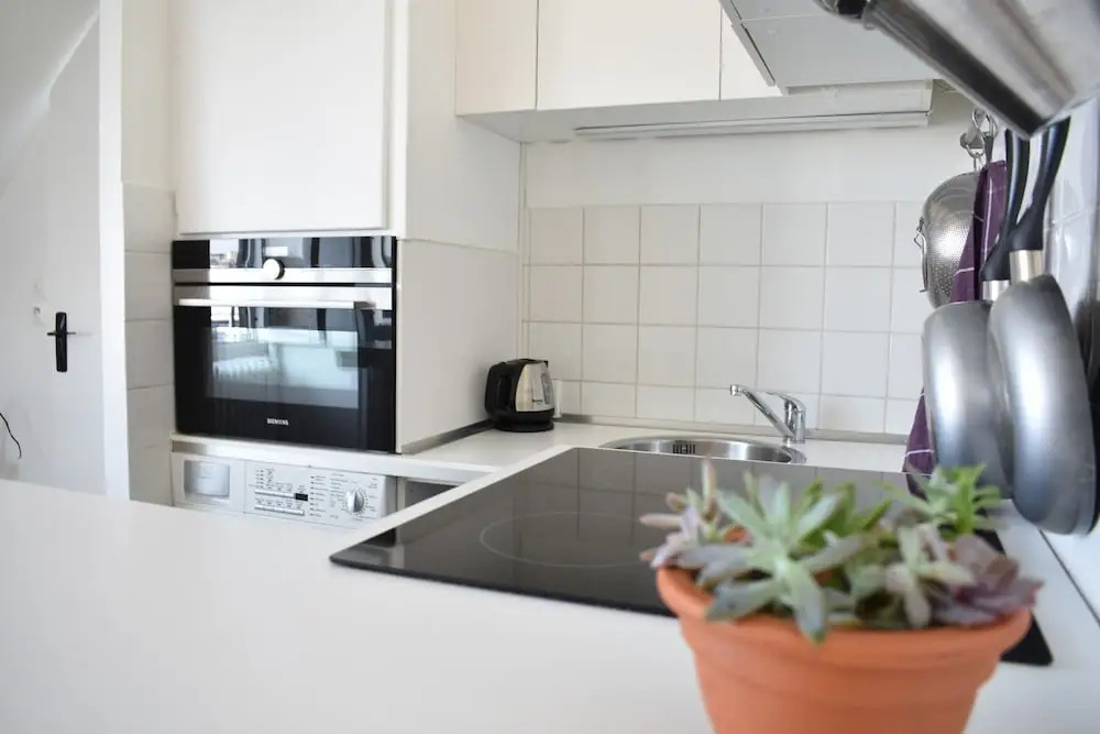 1 Bedroom Apartment Near Champs Elysee