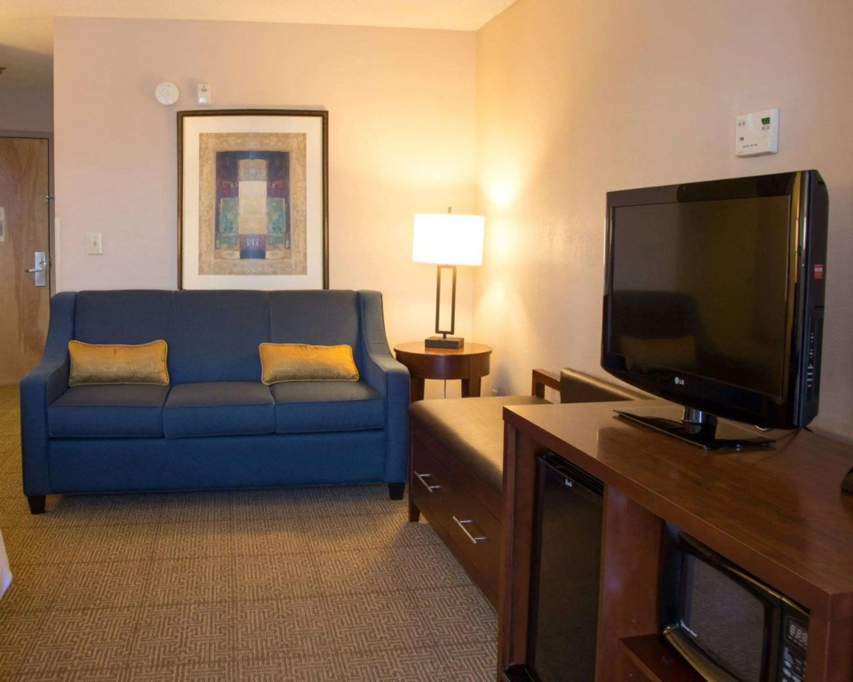 Comfort Suites Fultondale I-65 near I-22