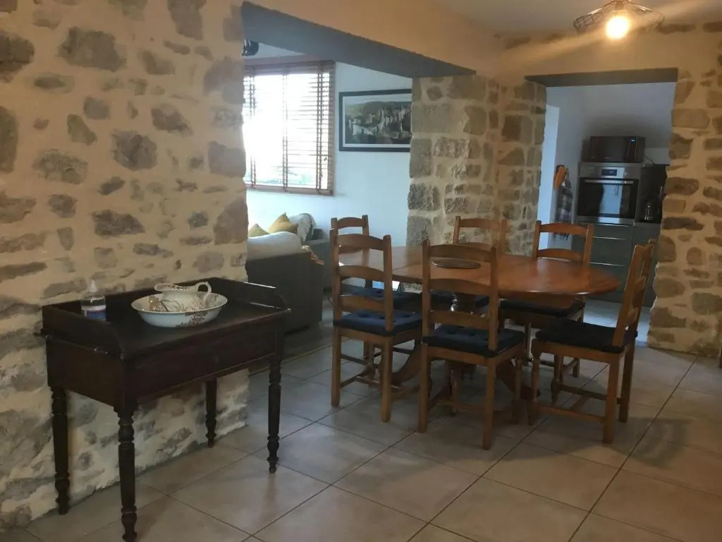 Gîte Sainte-Suzanne-et-Chammes, 4 pièces, 6 personnes - FR-1-600-151
