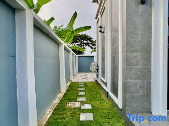 Modern 3BR British Pool Villa + 5KM Jomtien Beach