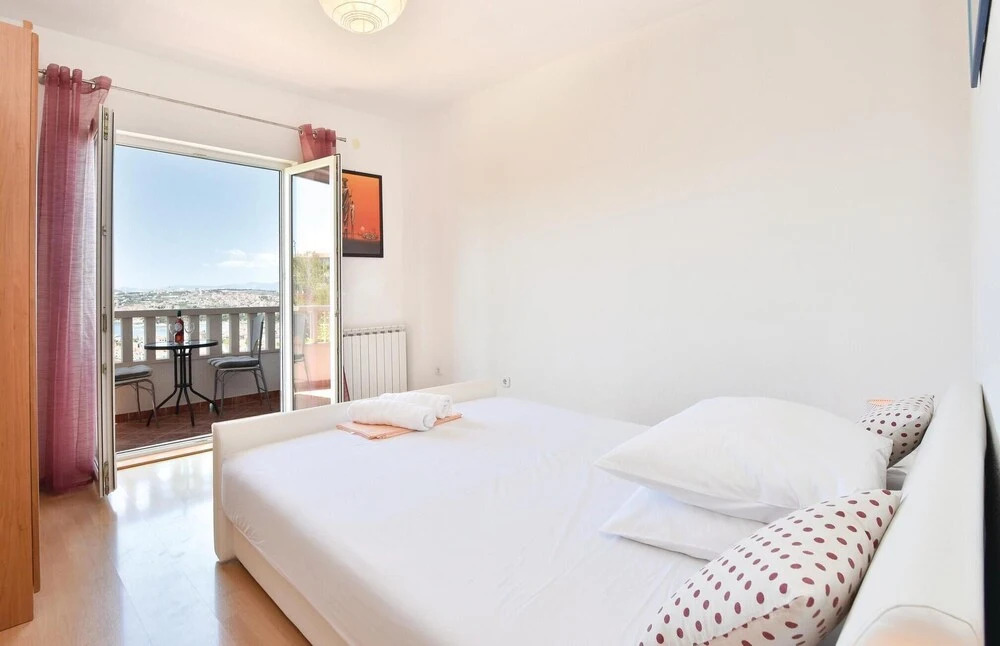 Amazing Home in Podstrana With Wifi and 3 Bedrooms
