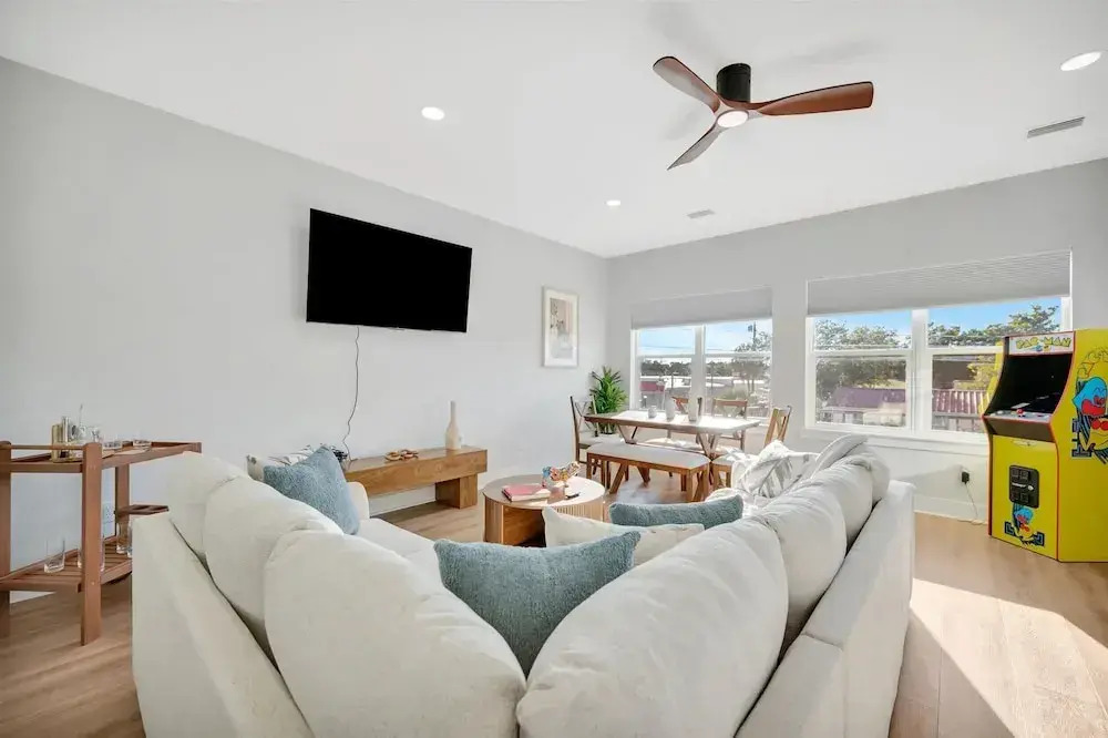 4br3ba Modern Sleeps 10 8 Minutes to Raymond James