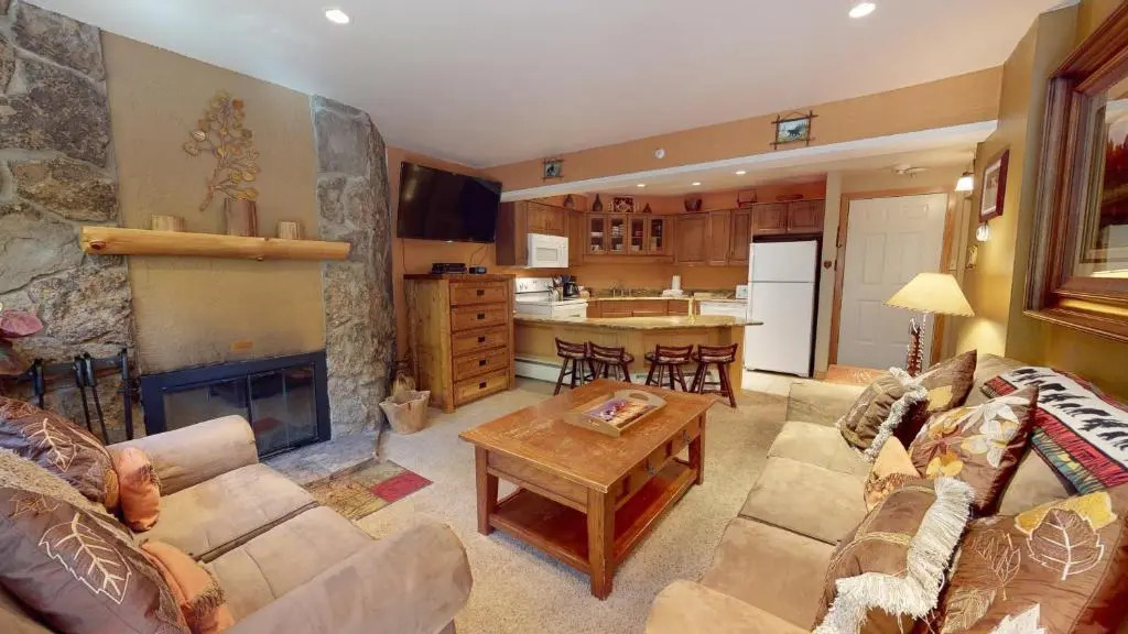 Laurelwood Condominiums Studio Deluxe Unit 401