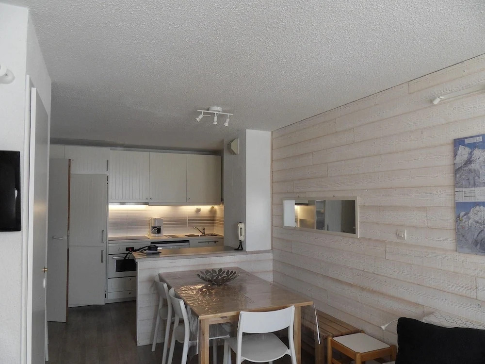 Belle Plagne Apartment on Slopes With 2 Rooms for 6 People of 35 mÂ² Th06